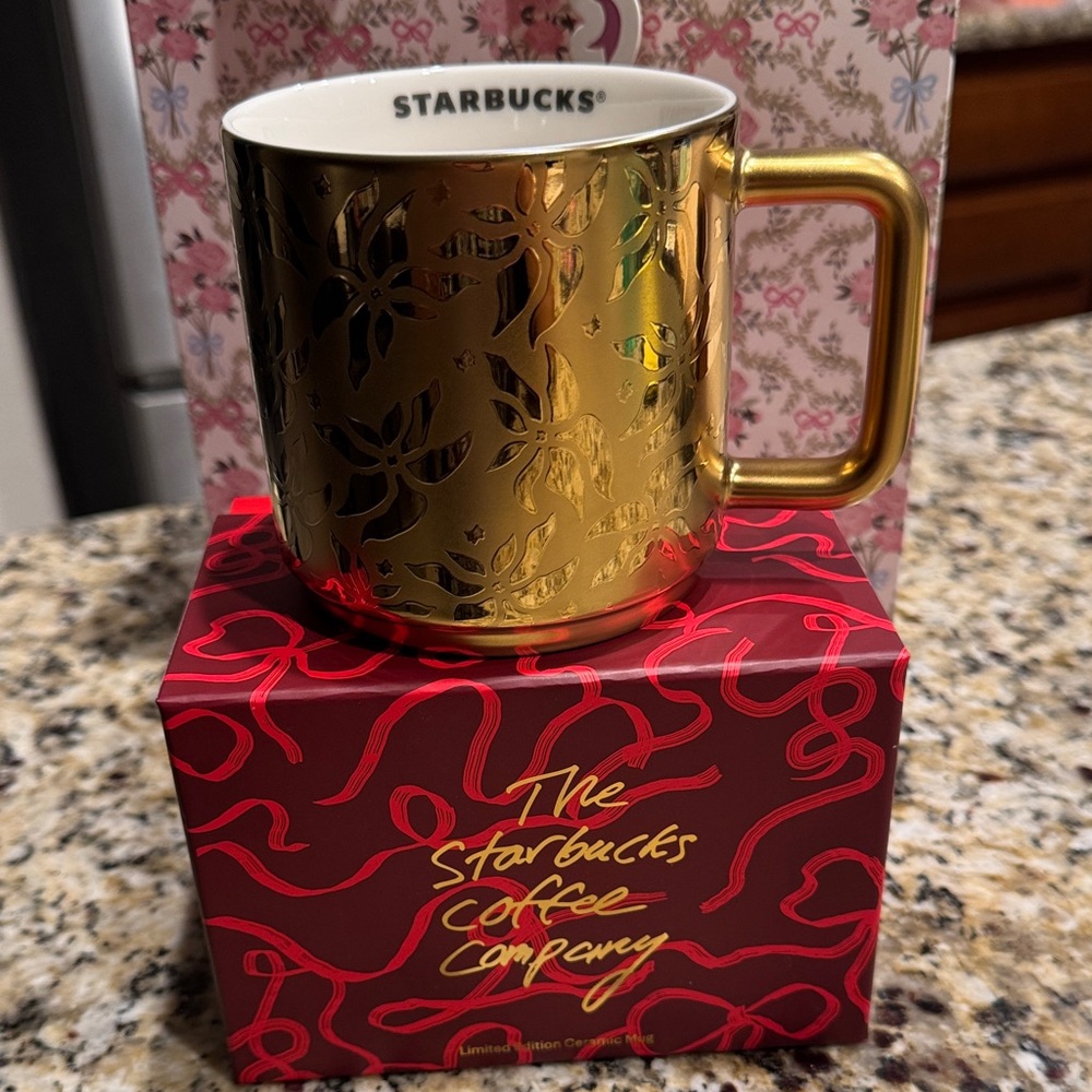 Starbucks GOLD Poinsettia Mug
Christmas 2025 Limited Edition New with Box